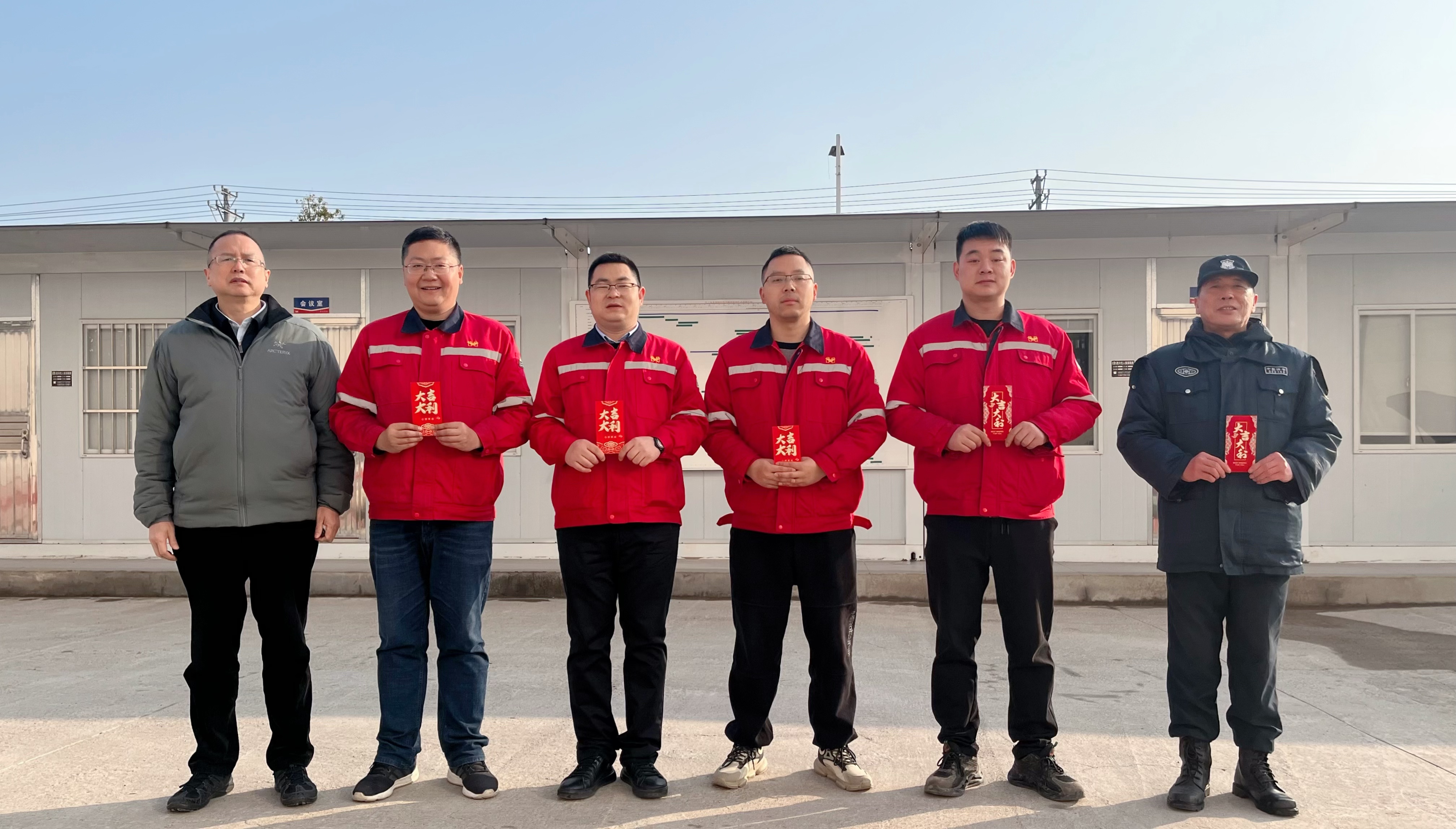 化機公司黨委書記、董事長、總經(jīng)理楊中澤到項目現(xiàn)場走訪慰問(圖2)